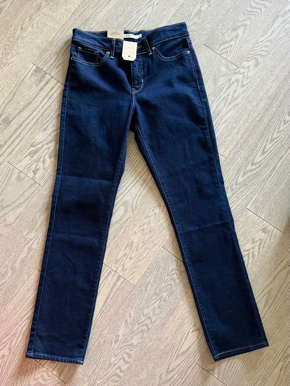 NEW Levi's Women's Dark Blue Shaping Mid Rise Slim Jeans in size 29x30